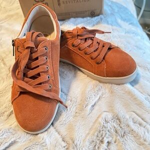 Very stylish rust color zipper pull on sneaker.